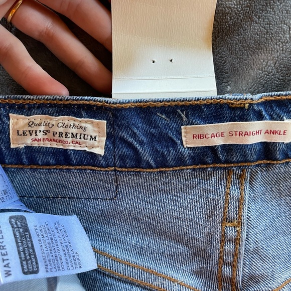 NWT LEVI’S RIBCAGE STRAIGHT ANKLE WOMEN'S JEANS - Picture 5 of 11
